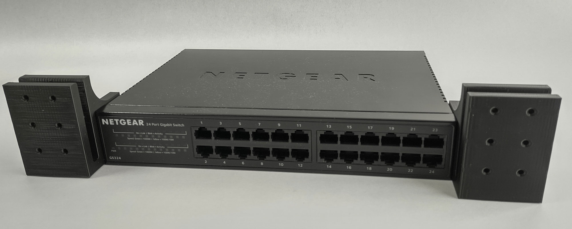 驚きの値段で NETGEAR スイッチングハブ アンマネージ GS324 ギガビット 24ポート ラックマウント型 静音ファンレス 省電力設計  3年保証 fucoa.cl